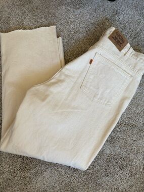 Vintage Levi's Cream Straight-Leg Jeans